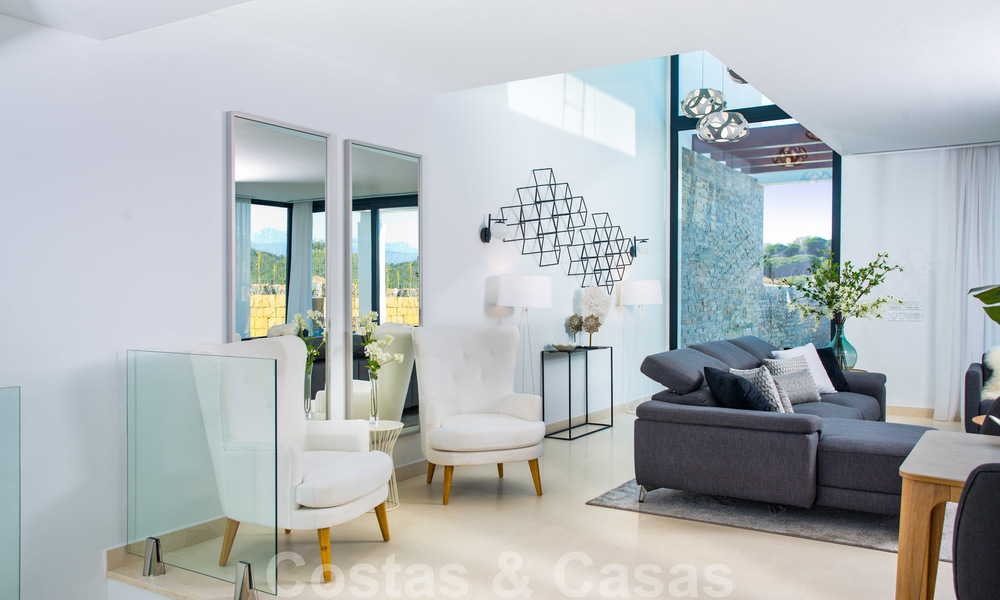 Se venden nuevas y modernas villas adosadas con impresionantes vistas al mar, en Marbella Este 20577