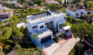 VENDIDO. Se vende villa contemporánea super lujosa con vistas al mar y a la montaña, lista para ser habitada en el Triángulo de Oro de Benahavis, Estepona, Marbella 20754 