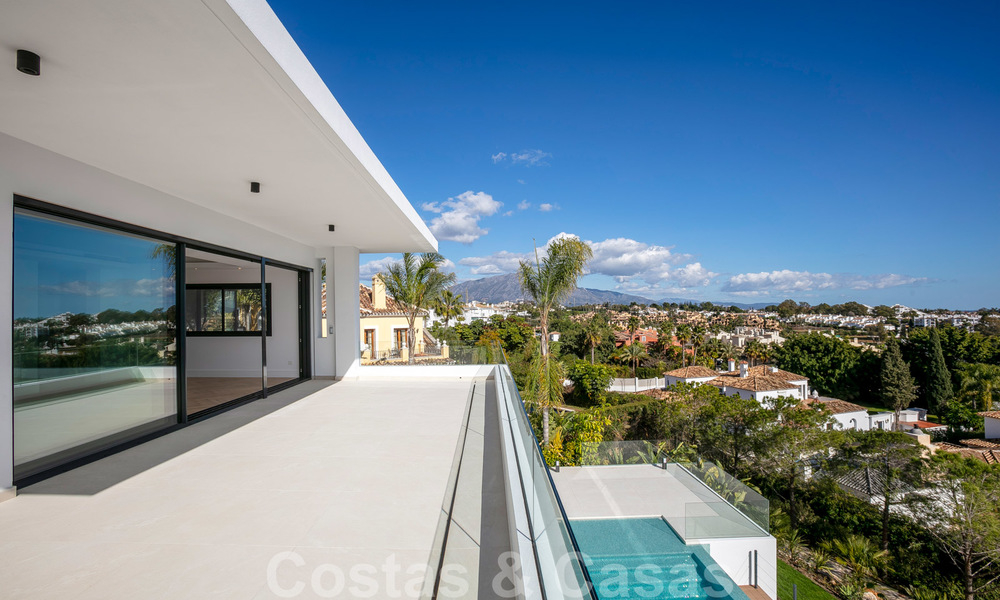 VENDIDO. Se vende villa contemporánea super lujosa con vistas al mar y a la montaña, lista para ser habitada en el Triángulo de Oro de Benahavis, Estepona, Marbella 20768