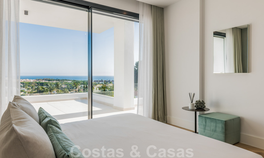 VENDIDO. Se vende villa contemporánea super lujosa con vistas al mar y a la montaña, lista para ser habitada en el Triángulo de Oro de Benahavis, Estepona, Marbella 29789