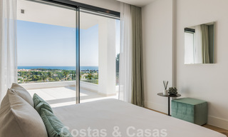 VENDIDO. Se vende villa contemporánea super lujosa con vistas al mar y a la montaña, lista para ser habitada en el Triángulo de Oro de Benahavis, Estepona, Marbella 29789 