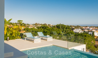 VENDIDO. Se vende villa contemporánea super lujosa con vistas al mar y a la montaña, lista para ser habitada en el Triángulo de Oro de Benahavis, Estepona, Marbella 29792 