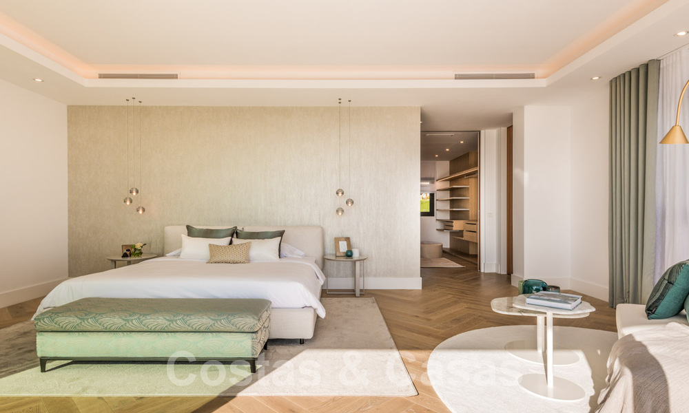 VENDIDO. Se vende villa contemporánea super lujosa con vistas al mar y a la montaña, lista para ser habitada en el Triángulo de Oro de Benahavis, Estepona, Marbella 32021