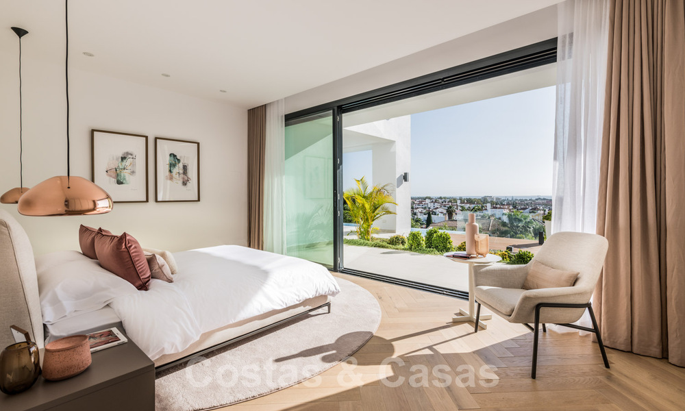 VENDIDO. Se vende villa contemporánea super lujosa con vistas al mar y a la montaña, lista para ser habitada en el Triángulo de Oro de Benahavis, Estepona, Marbella 32024