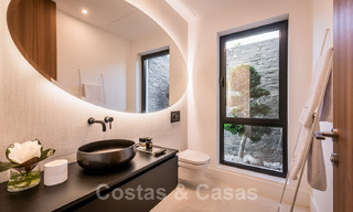 VENDIDO. Se vende villa contemporánea super lujosa con vistas al mar y a la montaña, lista para ser habitada en el Triángulo de Oro de Benahavis, Estepona, Marbella 32025 