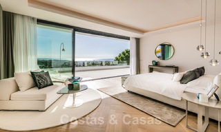 VENDIDO. Se vende villa contemporánea super lujosa con vistas al mar y a la montaña, lista para ser habitada en el Triángulo de Oro de Benahavis, Estepona, Marbella 32026 