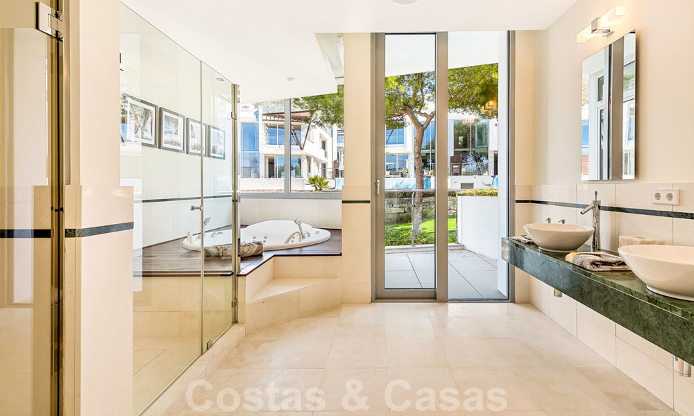 Se venden excepcionales casas de lujo con vistas al mar, en un exclusivo complejo en la codiciada Sierra Blanca, Marbella 20846