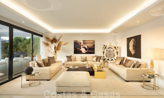 Elegante villa de lujo contemporáneo con vistas al mar en venta en la codiciada Nueva Andalucía, Marbella 20903 