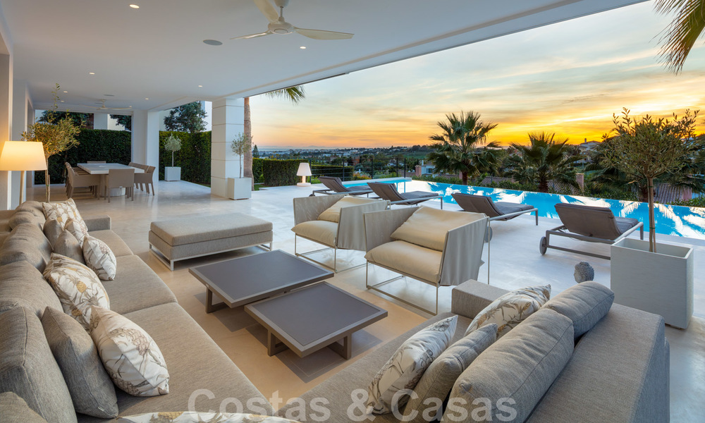 Elegante villa de lujo contemporáneo con vistas al mar en venta en la codiciada Nueva Andalucía, Marbella 20904