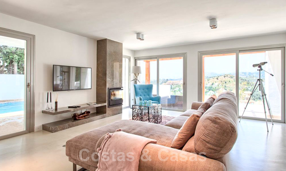 Encantadora villa de lujo totalmente renovada con vistas al mar y a la montaña en venta, Nueva Andalucía, Marbella 20911