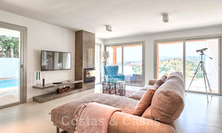 Encantadora villa de lujo totalmente renovada con vistas al mar y a la montaña en venta, Nueva Andalucía, Marbella 20911 