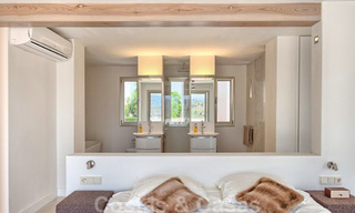 Encantadora villa de lujo totalmente renovada con vistas al mar y a la montaña en venta, Nueva Andalucía, Marbella 20915 