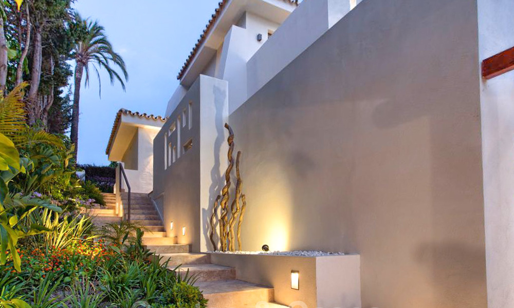 Encantadora villa de lujo totalmente renovada con vistas al mar y a la montaña en venta, Nueva Andalucía, Marbella 20916