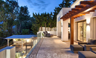 Encantadora villa de lujo totalmente renovada con vistas al mar y a la montaña en venta, Nueva Andalucía, Marbella 20934 
