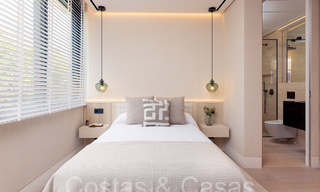 Nuevos apartamentos de lujo en primera línea de playa en venta, cerca del centro y el puerto deportivo de Estepona 64819 