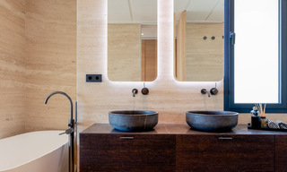 Nuevos apartamentos de lujo en primera línea de playa en venta, cerca del centro y el puerto deportivo de Estepona 64822 