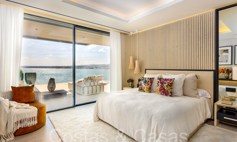 Nuevos apartamentos de lujo en primera línea de playa en venta, cerca del centro y el puerto deportivo de Estepona 64823
