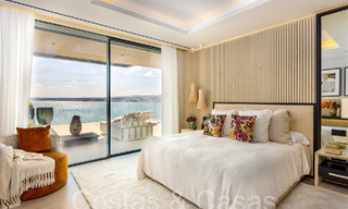 Nuevos apartamentos de lujo en primera línea de playa en venta, cerca del centro y el puerto deportivo de Estepona 64823 