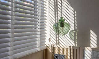 Nuevos apartamentos de lujo en primera línea de playa en venta, cerca del centro y el puerto deportivo de Estepona 64830 