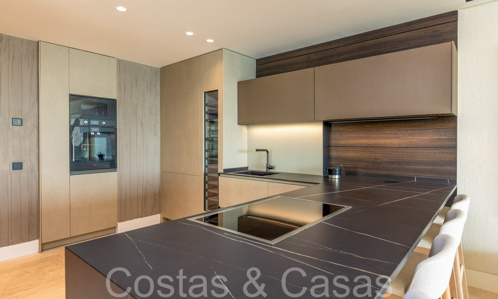 Nuevos apartamentos de lujo en primera línea de playa en venta, cerca del centro y el puerto deportivo de Estepona 64832