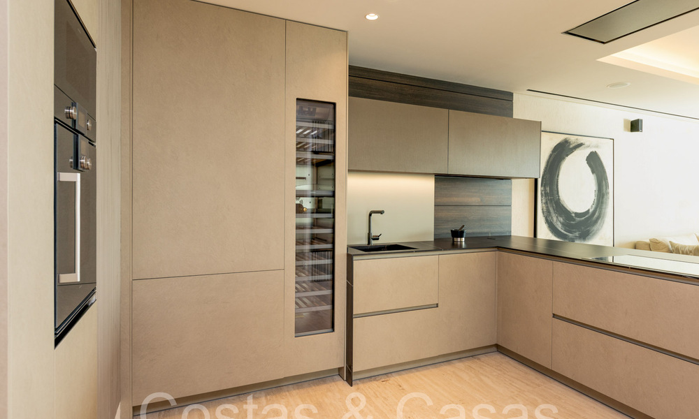 Nuevos apartamentos de lujo en primera línea de playa en venta, cerca del centro y el puerto deportivo de Estepona 64835