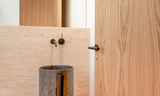 Nuevos apartamentos de lujo en primera línea de playa en venta, cerca del centro y el puerto deportivo de Estepona 64837 