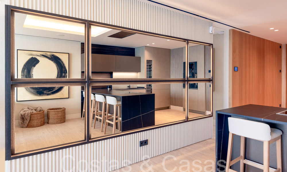 Nuevos apartamentos de lujo en primera línea de playa en venta, cerca del centro y el puerto deportivo de Estepona 64840
