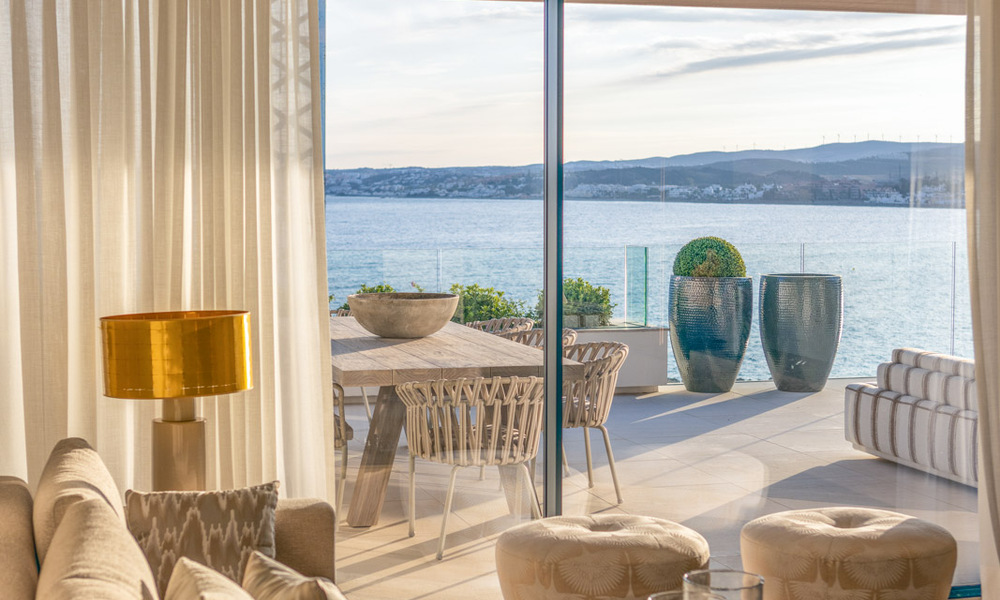 Nuevos apartamentos de lujo en primera línea de playa en venta, cerca del centro y el puerto deportivo de Estepona 64841