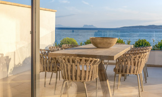 Nuevos apartamentos de lujo en primera línea de playa en venta, cerca del centro y el puerto deportivo de Estepona 64843 