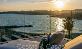 Nuevos apartamentos de lujo en primera línea de playa en venta, cerca del centro y el puerto deportivo de Estepona 64847 