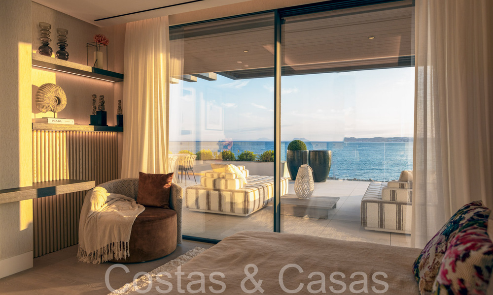 Nuevos apartamentos de lujo en primera línea de playa en venta, cerca del centro y el puerto deportivo de Estepona 64850