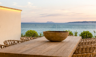 Nuevos apartamentos de lujo en primera línea de playa en venta, cerca del centro y el puerto deportivo de Estepona 64852 