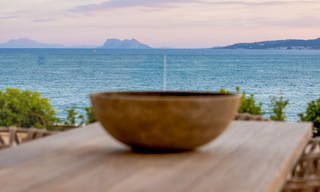 Nuevos apartamentos de lujo en primera línea de playa en venta, cerca del centro y el puerto deportivo de Estepona 64853 