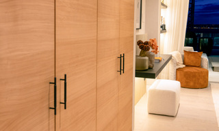 Nuevos apartamentos de lujo en primera línea de playa en venta, cerca del centro y el puerto deportivo de Estepona 64863 