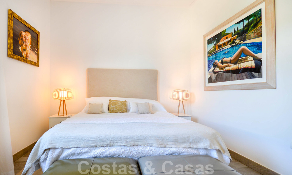 Moderna villa de lujo con vistas panorámicas al mar en venta en la prestigiosa Milla de Oro de Marbella 20956