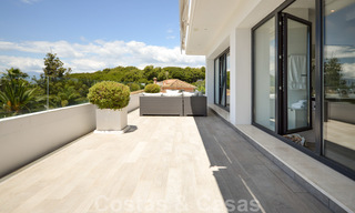 Moderna villa de lujo con vistas panorámicas al mar en venta en la prestigiosa Milla de Oro de Marbella 20969 