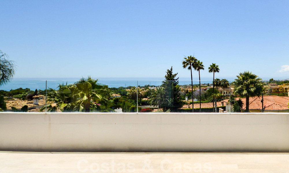 Moderna villa de lujo con vistas panorámicas al mar en venta en la prestigiosa Milla de Oro de Marbella 20970