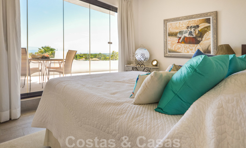 Moderna villa de lujo con vistas panorámicas al mar en venta en la prestigiosa Milla de Oro de Marbella 20974
