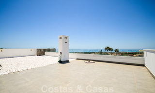Moderna villa de lujo con vistas panorámicas al mar en venta en la prestigiosa Milla de Oro de Marbella 20976 