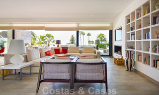 Moderna villa de lujo con vistas panorámicas al mar en venta en la prestigiosa Milla de Oro de Marbella 20989 