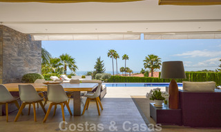 Moderna villa de lujo con vistas panorámicas al mar en venta en la prestigiosa Milla de Oro de Marbella 20996 