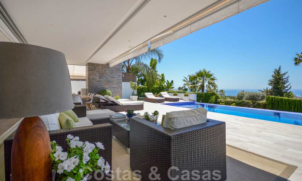 Moderna villa de lujo con vistas panorámicas al mar en venta en la prestigiosa Milla de Oro de Marbella 20998