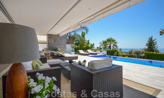 Moderna villa de lujo con vistas panorámicas al mar en venta en la prestigiosa Milla de Oro de Marbella 20998 