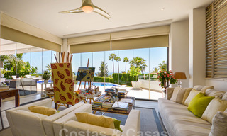 Moderna villa de lujo con vistas panorámicas al mar en venta en la prestigiosa Milla de Oro de Marbella 21001 