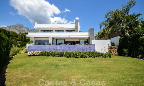 Moderna villa de lujo con vistas panorámicas al mar en venta en la prestigiosa Milla de Oro de Marbella 21006
