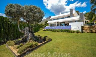 Moderna villa de lujo con vistas panorámicas al mar en venta en la prestigiosa Milla de Oro de Marbella 21008 