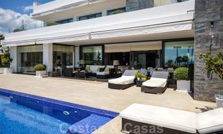 Moderna villa de lujo con vistas panorámicas al mar en venta en la prestigiosa Milla de Oro de Marbella 21012 