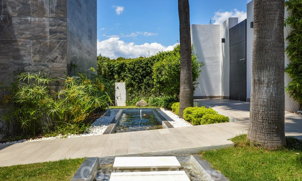 Moderna villa de lujo con vistas panorámicas al mar en venta en la prestigiosa Milla de Oro de Marbella 21014