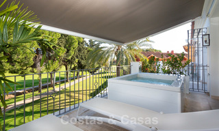 Preciosa casa adosada en primera línea de golf en venta, cerca de las instalaciones y el centro de San Pedro, Marbella 21245 