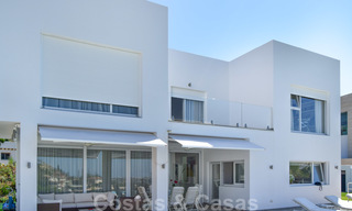 A la venta: villa moderna de reciente construcción con vistas panorámicas en una urbanización muy solicitada en Benahavis, Marbella 21298 